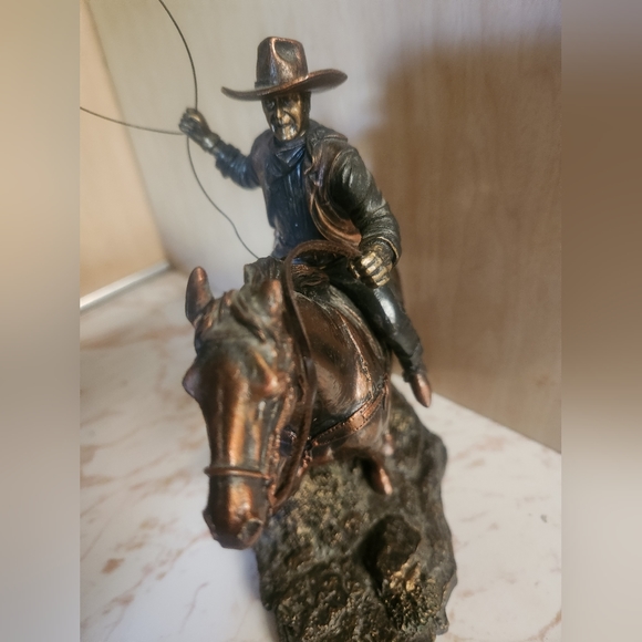 Bradford Exchange Range Rider John Wayne Bronze Looking Statue Read Description - Picture 4 of 8